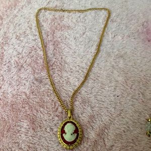 Vintage Gold Tone Cameo Matinee Necklace.😊